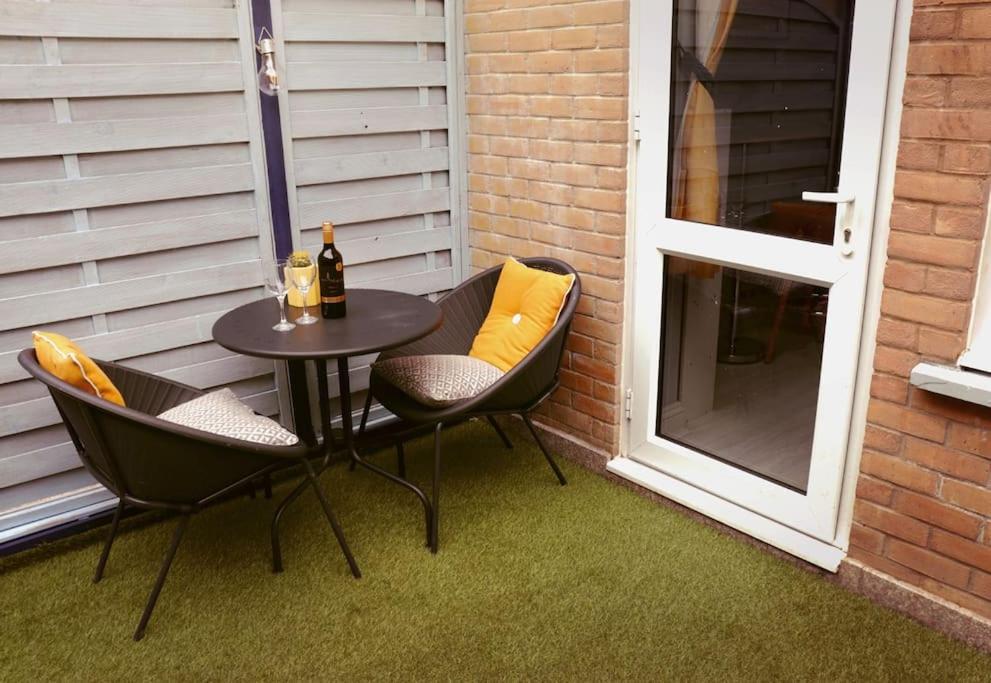 Stylish Studio Flat With Private Patio Apartment Bournemouth Exterior photo